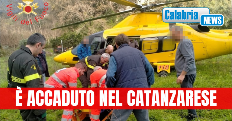 Durante escursione tra i boschi scivola e si fratture le gambe: 76enne soccorso dai Vigili del fuoco