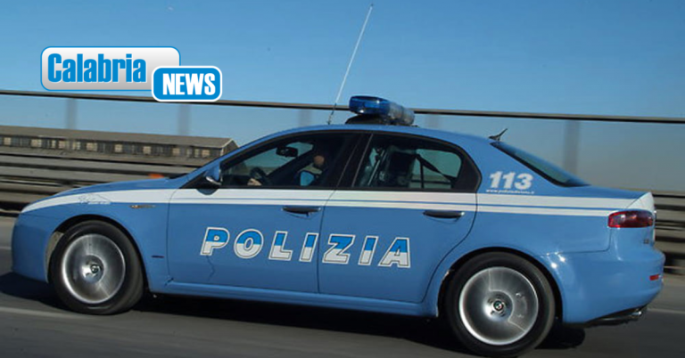 Catanzaro, ruba auto e l’abbandona in movimento per sfuggire alla Polizia: arrestato
