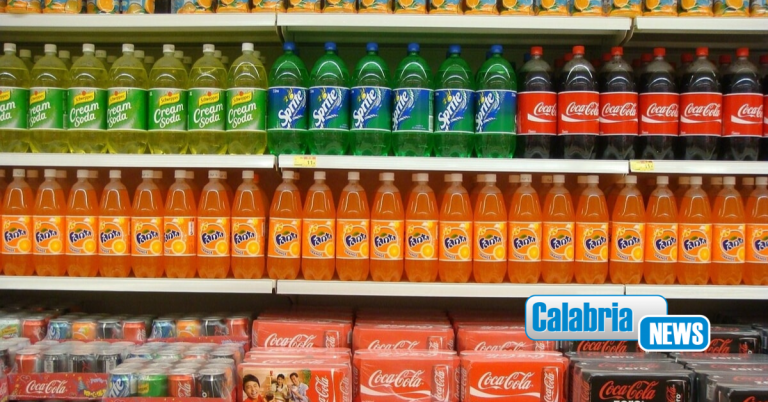 Maxi richiamo di prodotti Coca-Cola dai supermercati di tutta Europa: elevati livelli di clorato