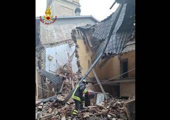 Bologna, esplosione in canonica a Savigno: 2 feriti, si cerca sotto le macerie – Video