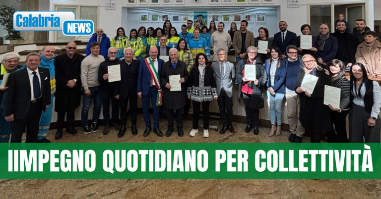 Crotone, cerimonia di conferimento degli attestati di “Cittadinanza Attiva”
