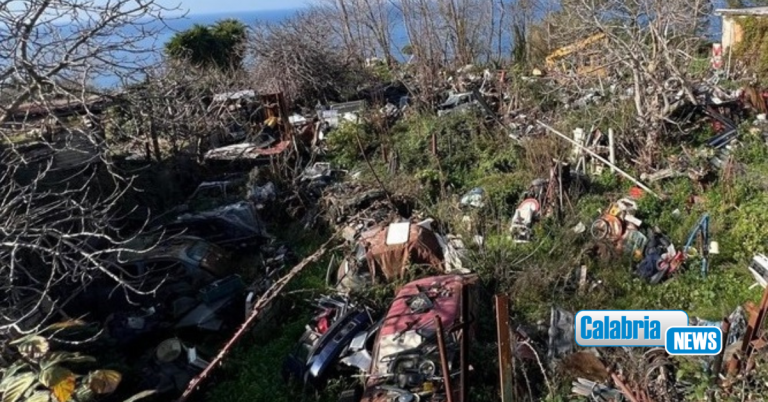 Palmi, Carabinieri individuano e sequestrano una vasta discarica abusiva di rifiuti speciali