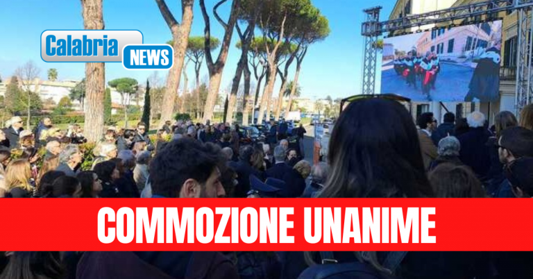 Roma, in centinaia al funerale del luminare calabrese Giovanni Scambia. Il suo ultimo messaggio
