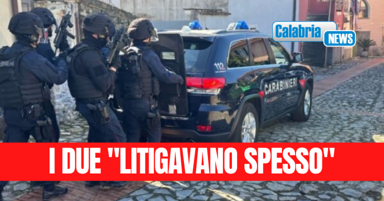 Genova, spara al vicino (gravissimo) e si barrica in casa: 50enne calabrese si consegna dopo ore