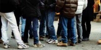 Teramo, 17enne disabile bastonato e gettato in cassonetto: la denuncia del papà sui social