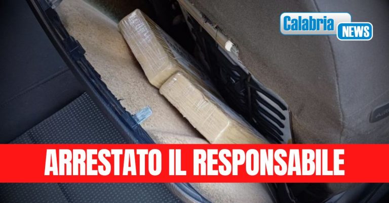 VIDEO – Gdf Catanzaro sequestra oltre 2Kg di cocaina nascosta all’interno del sedile di un’auto