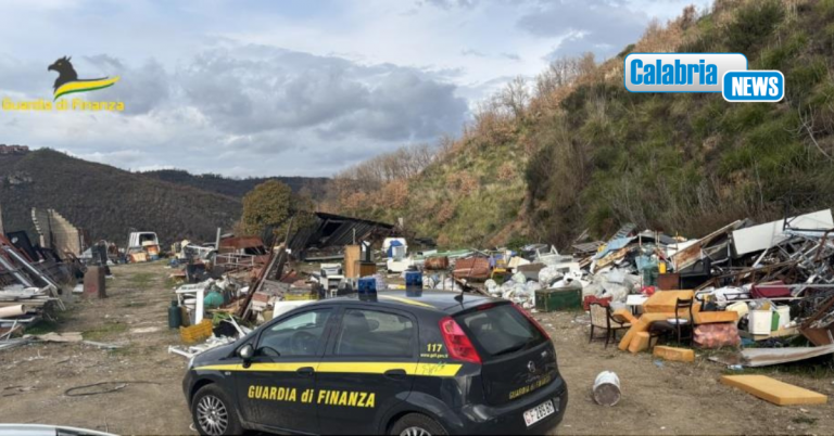 Scoperta a Cosenza una discarica abusiva di 2mila mq. Denunciato il proprietario del terreno