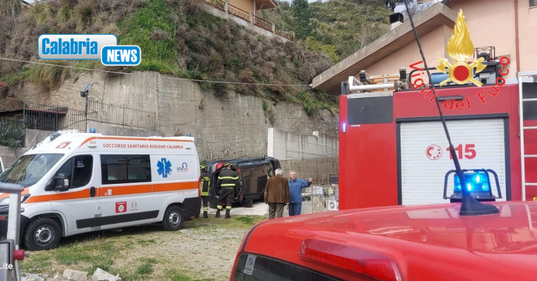 Catanzaro, auto finisce fuori strada in località ‘Buda’: conducente ferita