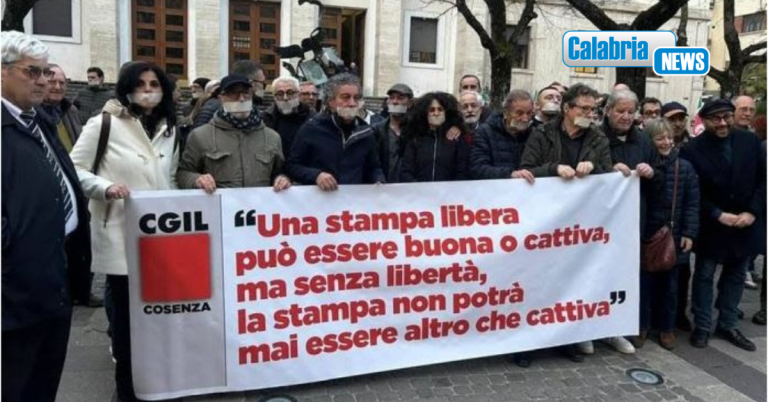 Cosenza, Cgil in piazza per libertà informazione: “Chi racconta la verità non può essere aggredito”