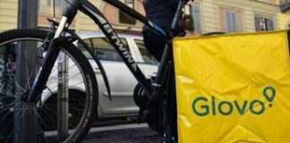Glovo, gip convalida commissariamento: “Regolarizzi 40mila rider”