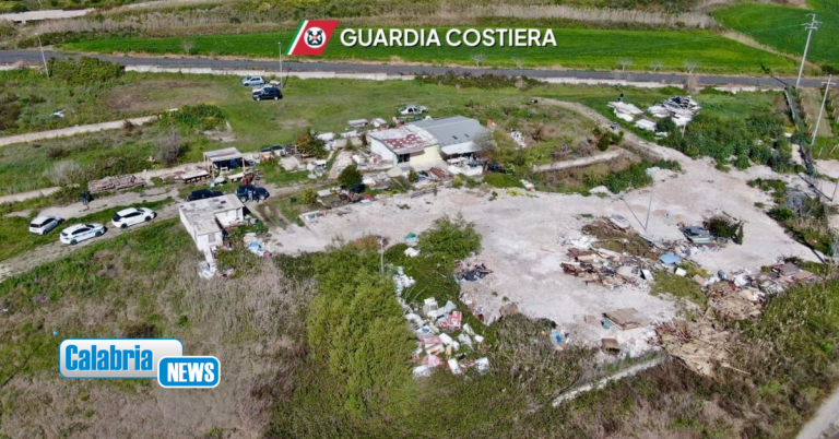 Crotone, sequestrata una discarica abusiva di rifiuti anche pericolosi e speciali: una denuncia