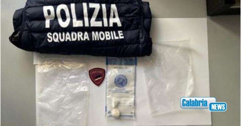 Crotone, due arresti per droga: sequestrati 12 grammi cocaina in abitazione