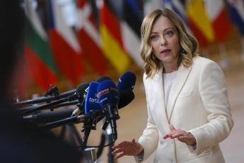 Meloni: “Scelta tra Europa e Usa? Idea infantile, Trump primo alleato dell’Italia”