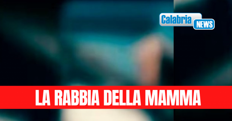 Catanzaro, giovane con disabilità bullizzato da ragazzine: video fa il giro del web