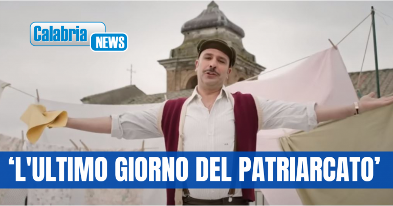 VIDEO-Checco Zalone ‘celebra’ con ironia l’8 marzo: brano ambientato in un paesino della Calabria