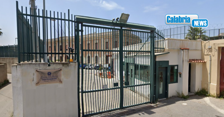 Reggio Calabria, scontri tra detenuti nel carcere di Arghillà: feriti tre agenti della penitenziaria