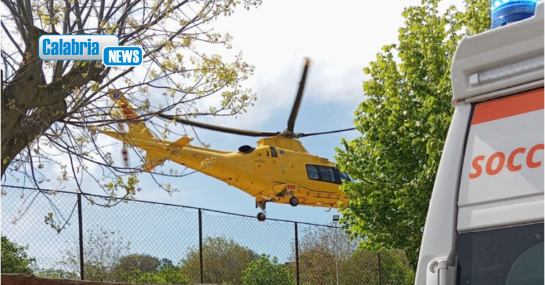 Incidente nel vibonese: trattore si ribalta e lo schiaccia, grave agricoltore
