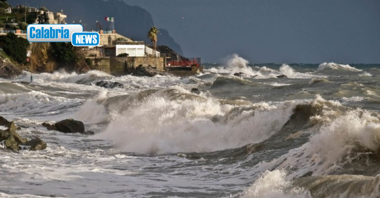 Maltempo, per lunedì attesi venti fino a burrasca e mareggiate sui settori ionici della Calabria