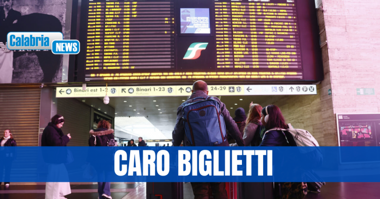 Federconsumatori: stangata per tornare in Calabria per Pasqua, costi alle stelle per treni e aerei