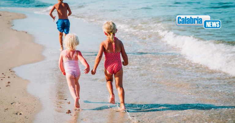 Spiagge ‘amiche’ dei bimbi, anche nel 2025 il record di Bandiere verdi è della Calabria