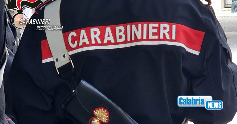 Tenta di truffare anziana ma trova i Carabinieri dietro la porta di casa: 27enne denunciato nel reggino