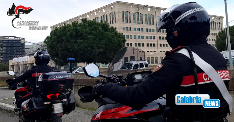 Reggio Calabria, da fuoco all’auto di un commerciante dopo una lite: identificato e arrestato