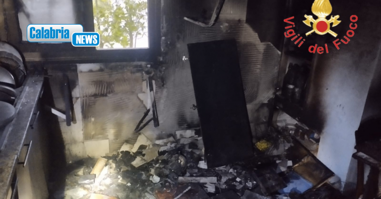 Catanzaro, all’alba divampa incendio in abitazione in via Barlaam da Seminara: accertamenti