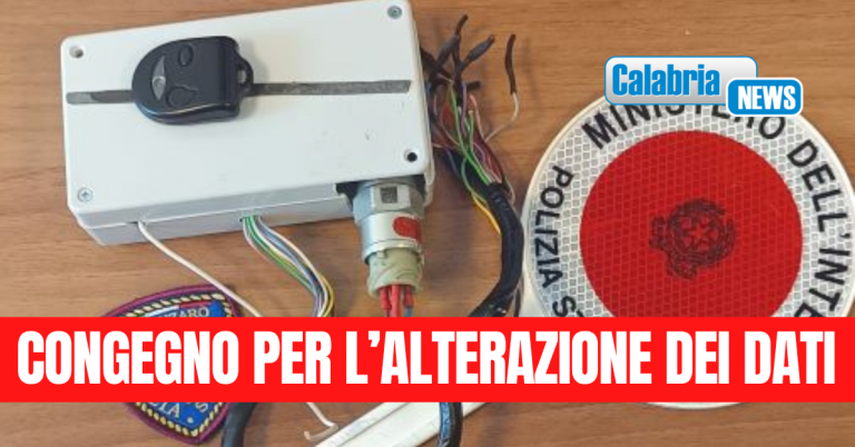 Autoarticolato con tachigrafo digitale modificato sequestrato dalla Polizia Stradale di Catanzaro