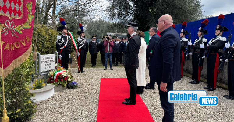 FOTO-A Cittanova cerimonia in memoria del Vice Brigadiere dei Carabinieri Rosario Iozia