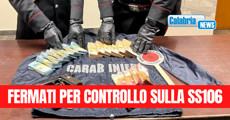 Crotone, trovati in auto con 3 pistole e 47 mila euro: arrestati due uomini residenti in Campania