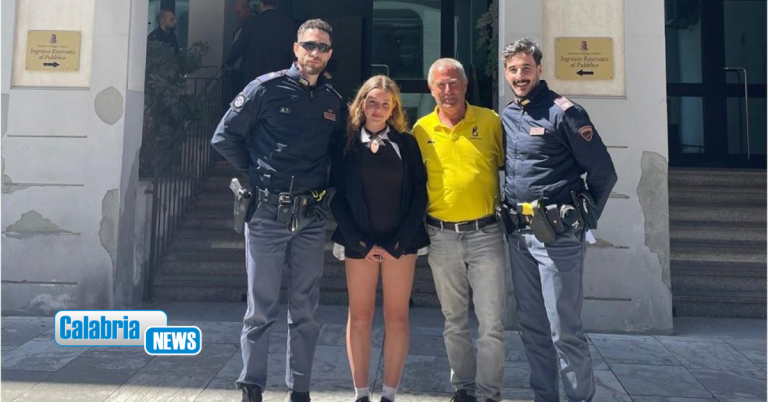 Reggio Calabria, turista tedesca derubata in spiaggia: Polizia ritrova borsa e documenti dopo mezzora