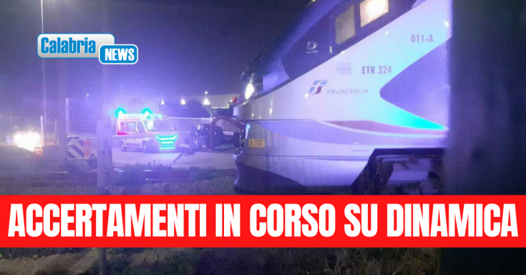 Investito da un treno, uomo morto nel cosentino: l’incidente sulla linea tirrenica a Praia a Mare