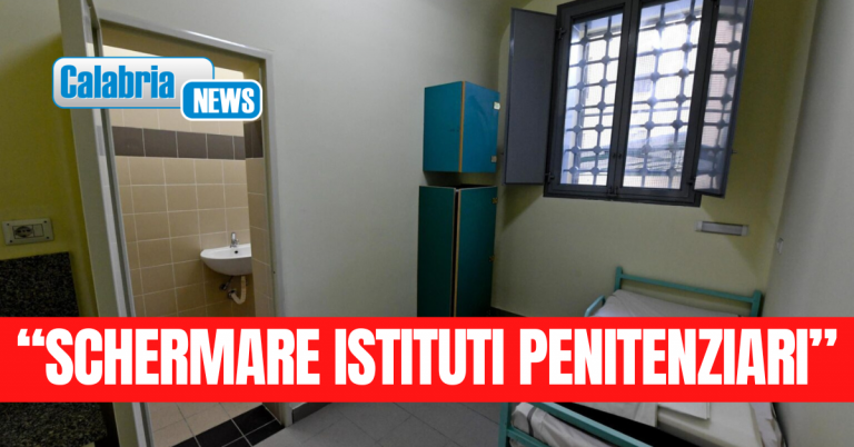 Due telefoni e oltre 10 grammi di cocaina scovati in carcere a Rossano