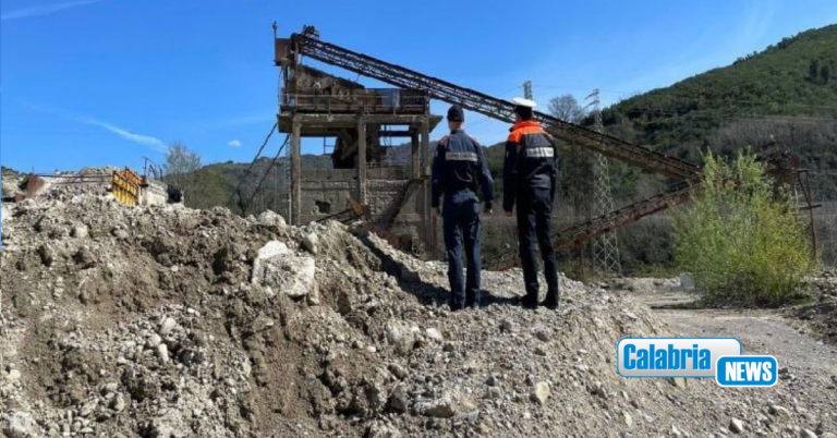La Guardia costiera sequestra a Catanzaro un impianto di lavorazione di inerti e calcestruzzo