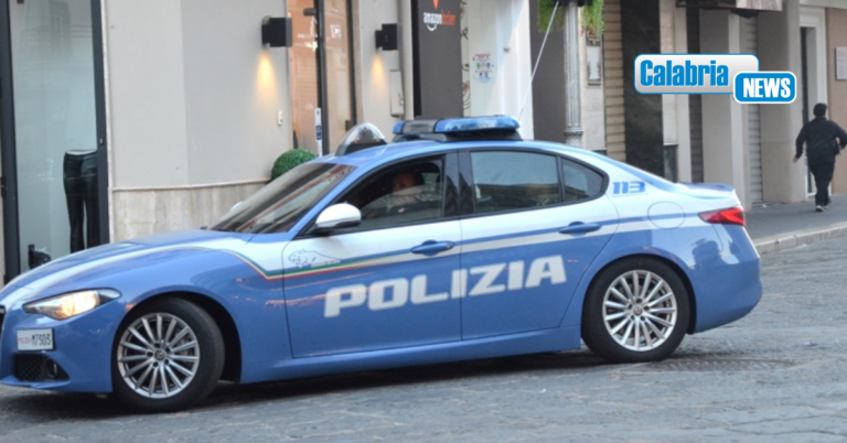 Crotone, operazione antidroga della Polizia nel quartiere Fondo Gesù: un arresto