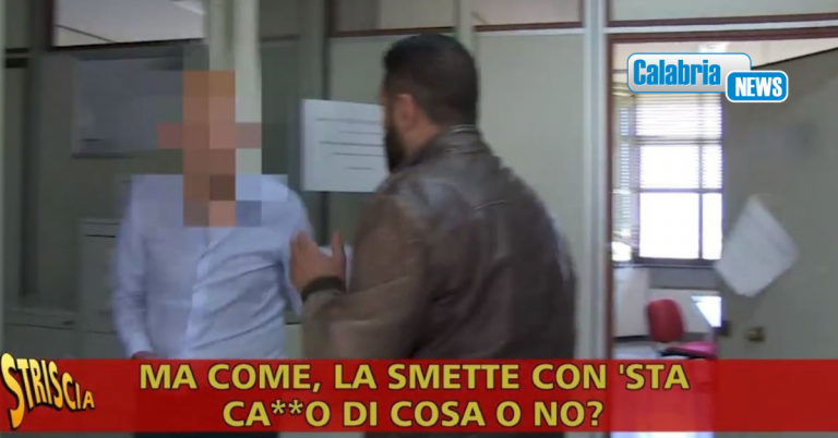 VIDEO-Lamezia, mancata demolizione edificio: dirigente Comune aggredisce troupe di Striscia la Notizia
