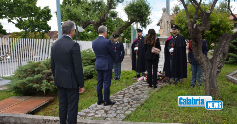 FOTO-Lamezia, a 27 anni dalla morte commemorato il Vice Sovrintendente Pietro Caligiuri
