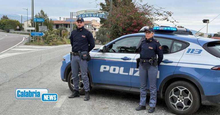 Montebello Ionico, reagisce e minaccia agenti con coltello: 20enne bloccato con l’uso del Taser