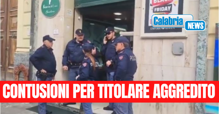 Reggio, due rapinatori tentano colpo in gioielleria del centro: un arresto, fuggito il complice