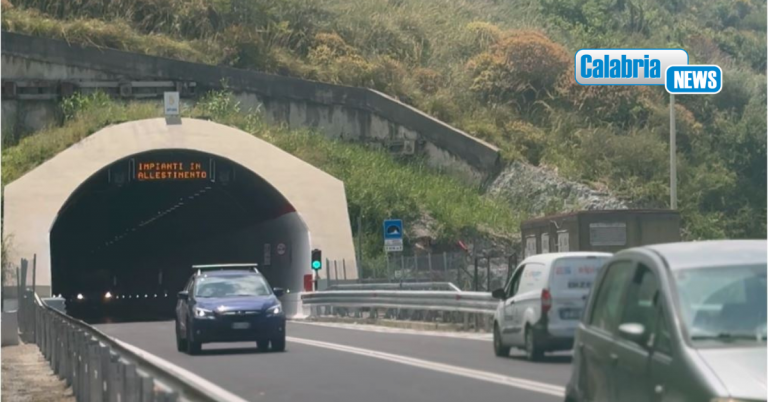 VIDEO-Riaperta al traffico sulla SS18 la galleria ‘Coreca’ nel comune di Amantea