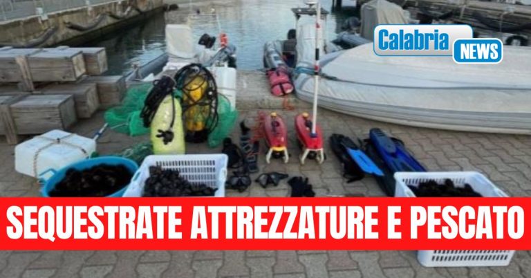 Bracconieri sorpresi a depredare ricci di mare durante la notte sulla Costa degli Dei