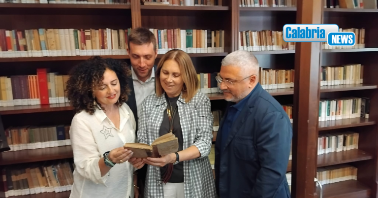 Catanzaro, restituito alla biblioteca “F. De Nobili” un volumetto di fine Ottocento di cui si erano perse le tracce