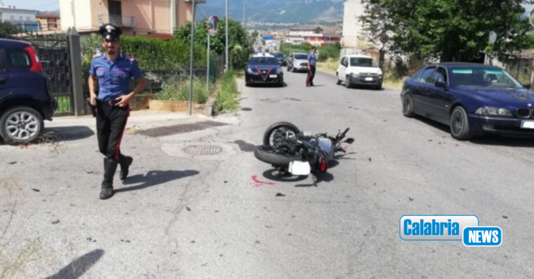 Ancora sangue sulle strade: impatto auto-moto a Castrovillari, muore centauro 50enne
