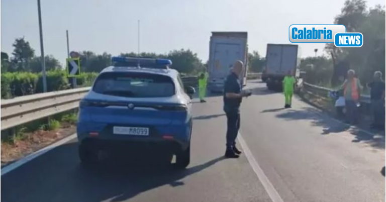 Ancora una giovane vita spezzata sulla SS106: morto centauro 17enne, scontro con un camion