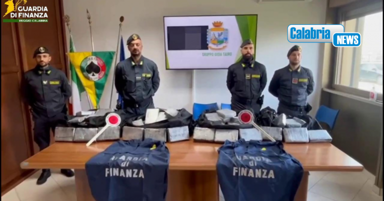 VIDEO-Sequestrati 228 Kg di cocaina purissima nel porto di Gioia Tauro. Arrestati due portuali