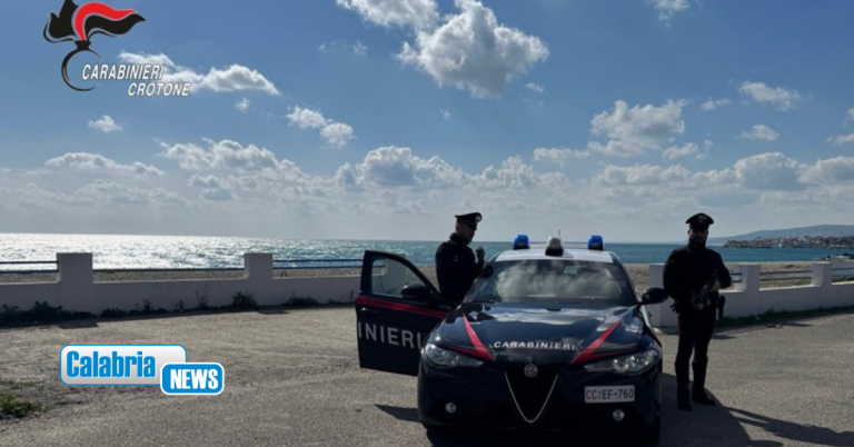 Cirò Marina, minaccia e aggredisce vicina di casa: divieto avvicinamento e braccialetto elettronico per 53enne