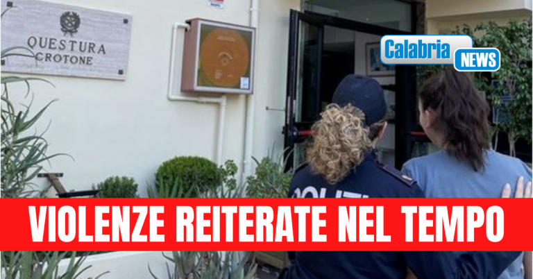 Minaccia di morte la moglie anche davanti agli agenti, arrestato a Crotone