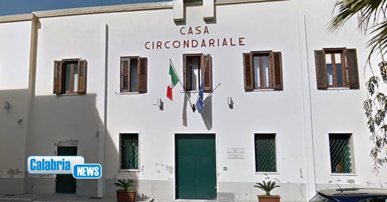Due agenti della Penitenziaria aggrediti nel carcere di Locri