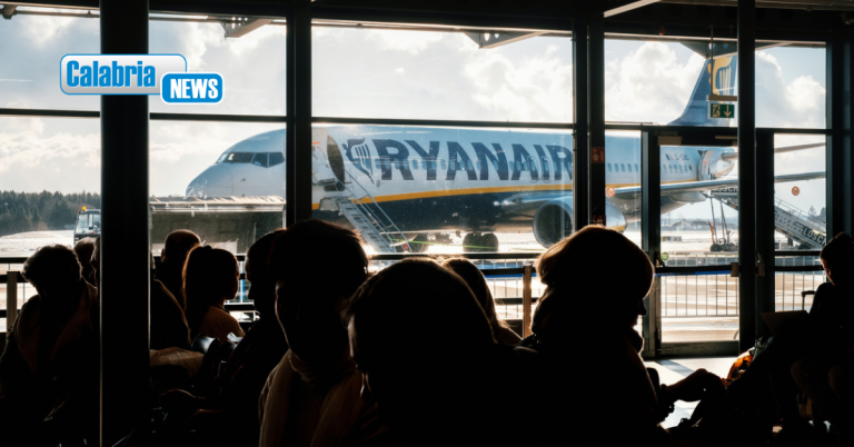 Volo Ryanair Lamezia-Malpensa in ritardo di oltre 10 ore, gravi disagi per i passeggeri