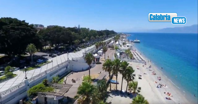 Reggio, gravi irregolarità in materia di sicurezza sul lavoro: sospesa attività lido sul lungomare